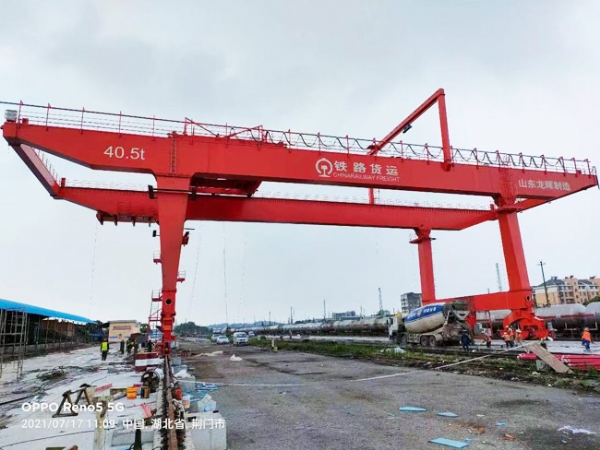 集裝箱門式起重機(jī)