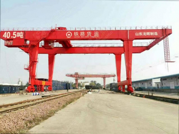 集裝箱門式起重機(jī)